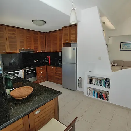 빌라 Kymmates Front 파포스