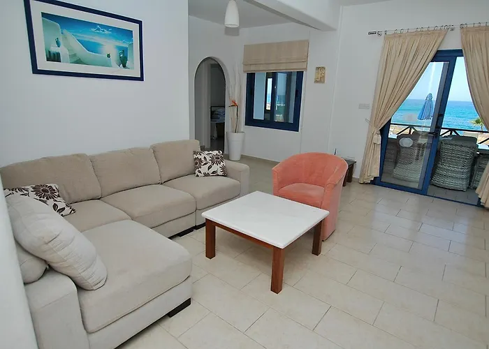 Kymmates Front Vila *